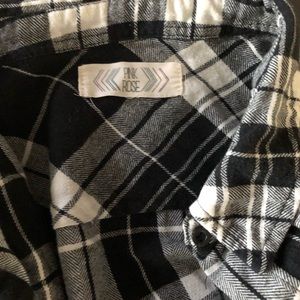 Pink Rose lightweight flannel xl fits like a large